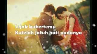 CINTA  Vina Panduwinata lyrics [upl. by Milissent]