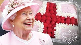 Former Royal Chef Reveals Queen Elizabeths Favorite Homemade Dessert While Dishing On Royal Tea [upl. by Mathe]